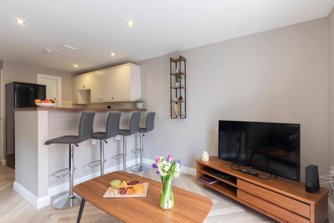 Elliot Oliver - 2 Bedroom Garden Apartment With Parking Cheltenham Exteriér fotografie