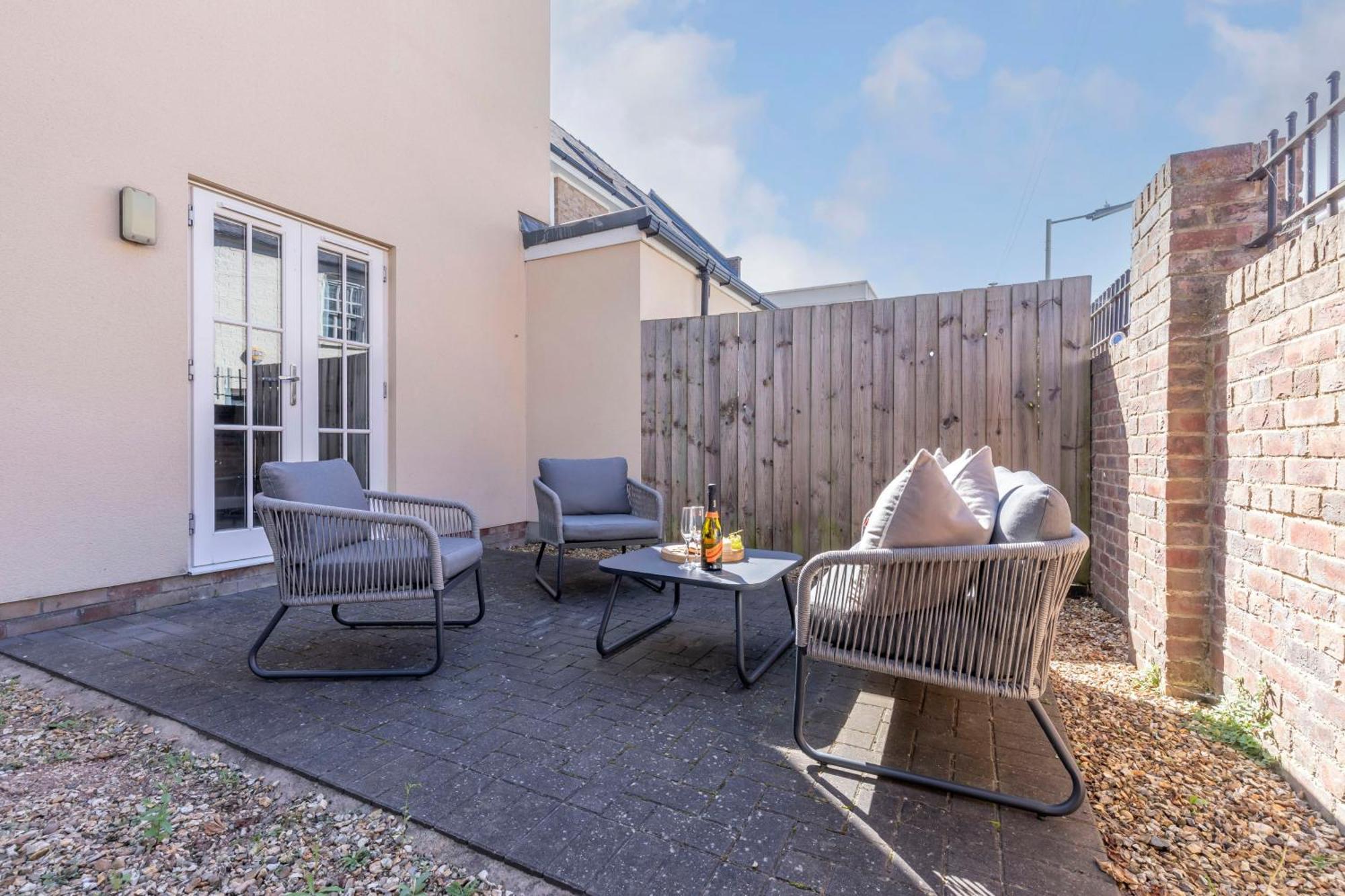 Elliot Oliver - 2 Bedroom Garden Apartment With Parking Cheltenham Exteriér fotografie